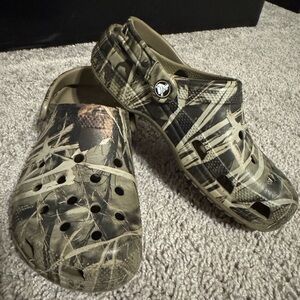 Used - Kids Camouflage CROCS - size M5/W7